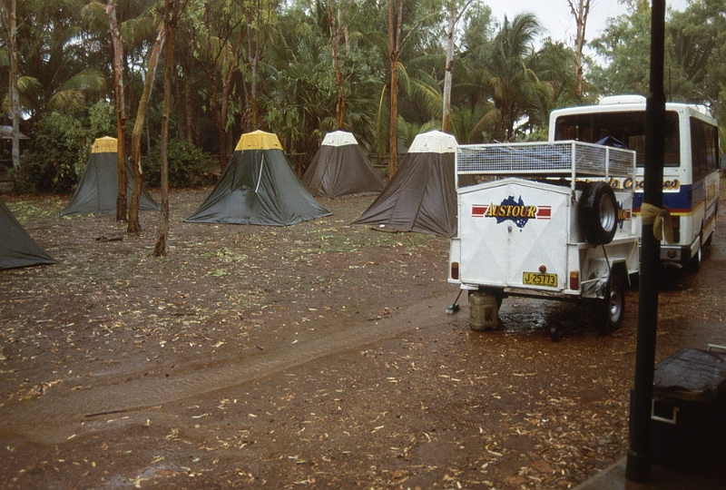 677_Zware regen op de camping, Mataranka.jpg